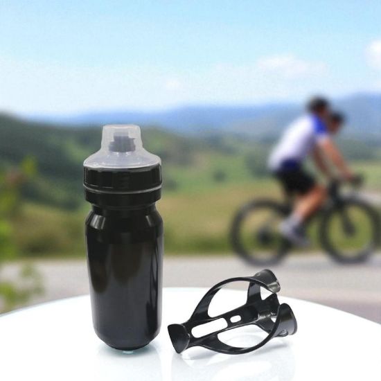 صورة زجاجة بلاستيك مع القاعدة انيقة